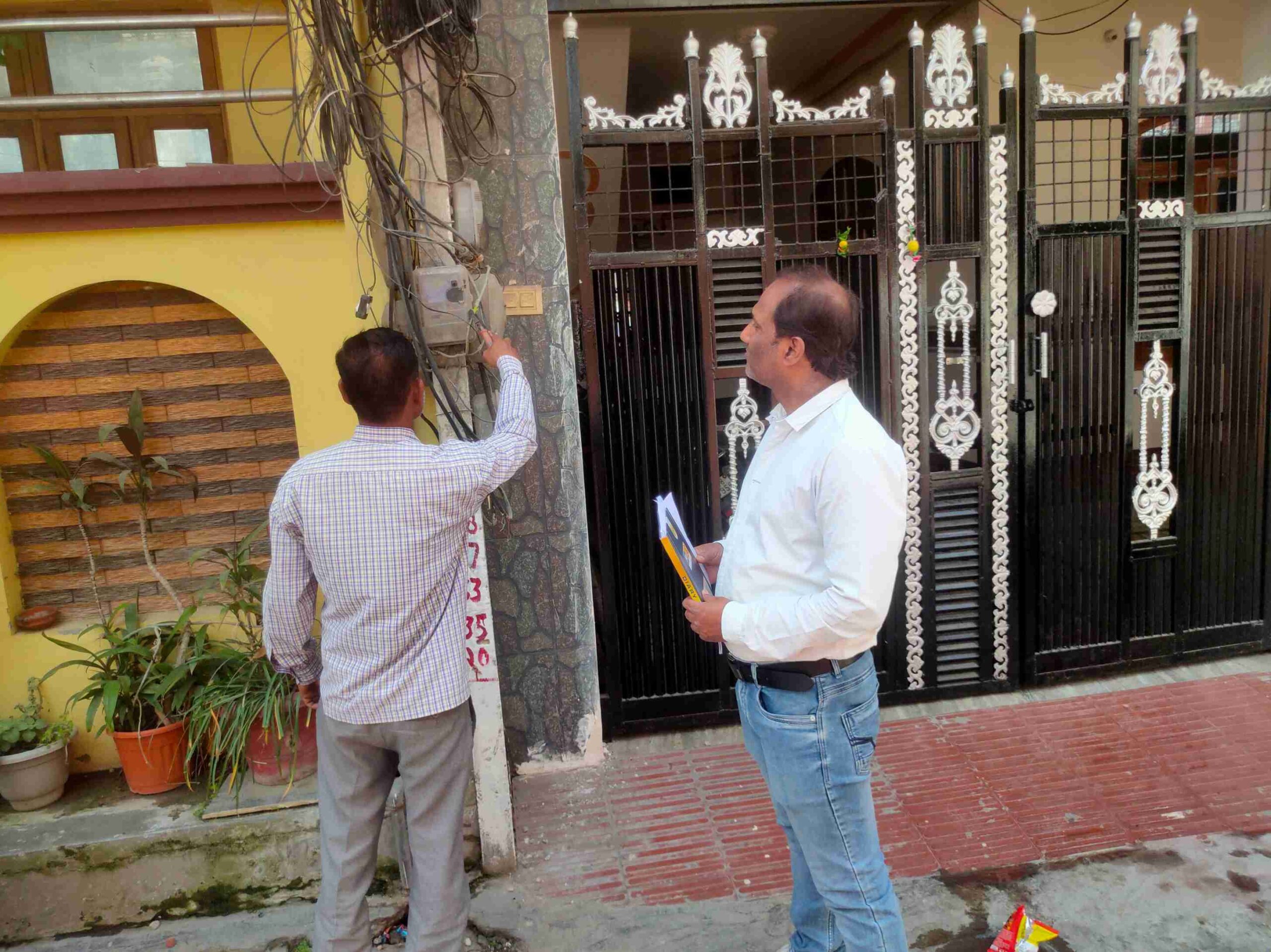 शिवालिक नगर में बिजली विभाग का बड़ा एक्शन, 7 लाख की वसूली, 10 कनेक्शन काटे