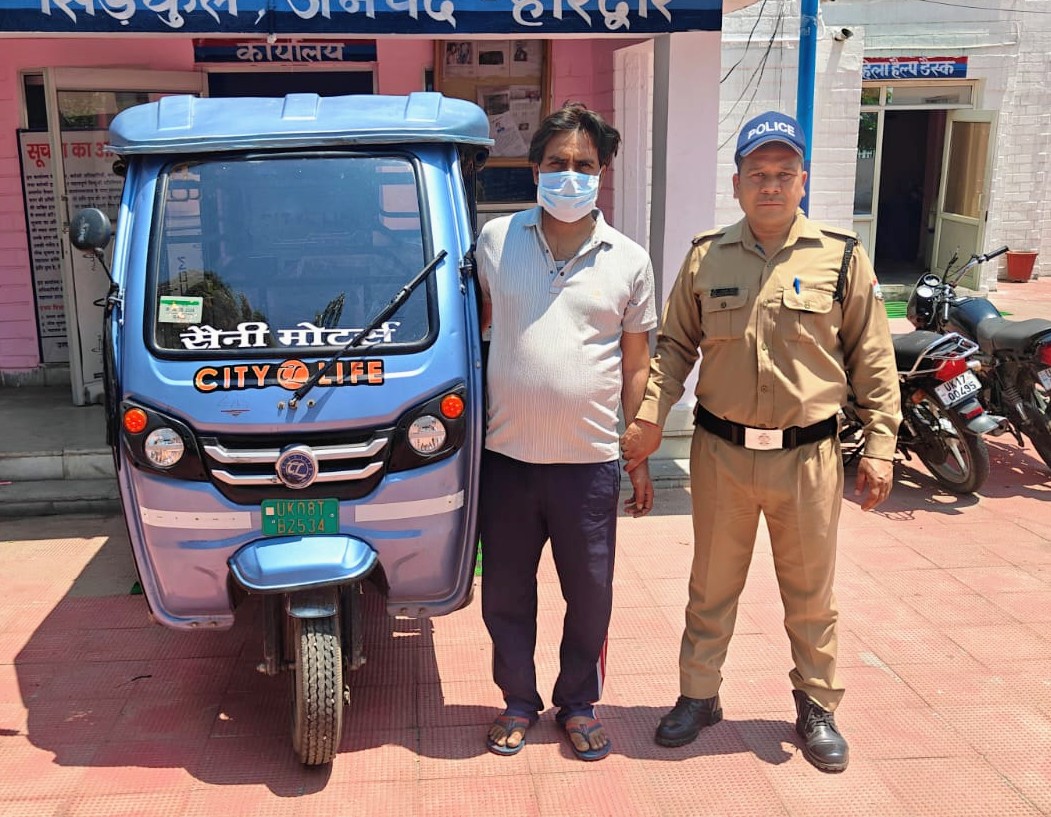 कार्रवाई: रात्रि चेकिंग के दौरान सिडकुल पुलिस के हत्थे चढ़ा ई-रिक्शा चोर, गिरफ्तार कर भेजा जेल