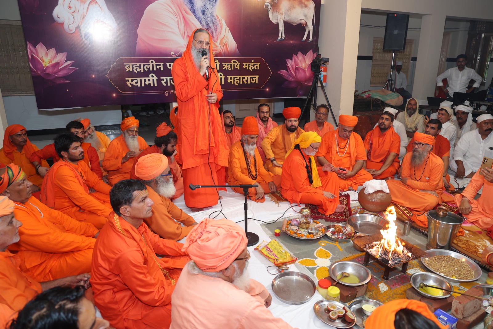 सच्चे गौ सेवक थे ब्रह्मलीन गुरुदेव गौ ऋषि महंत राजेन्द्रानंद : महंत प्रणवानंद