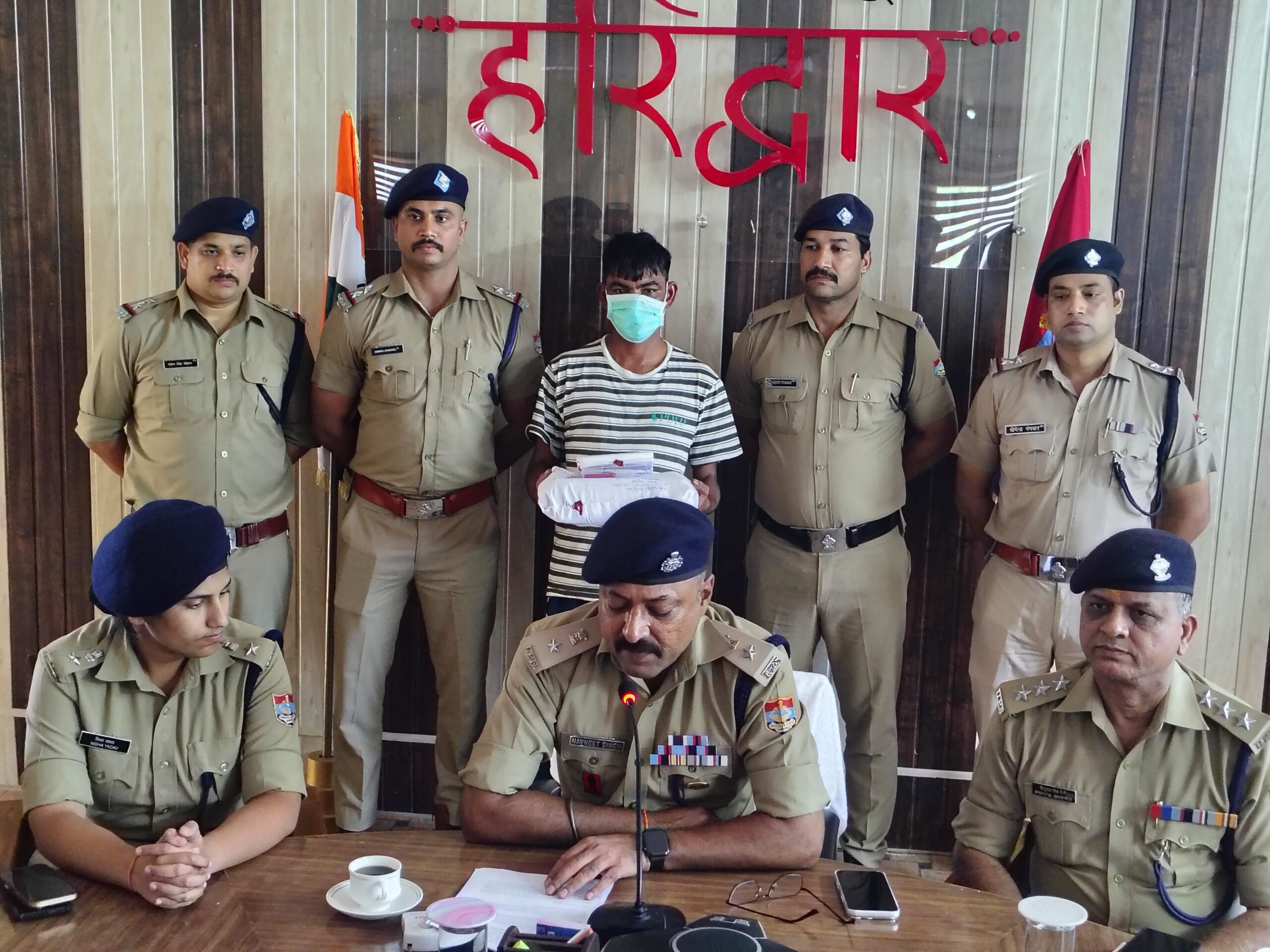 परिवार छोड़ने का दबाव और अश्लील वीडियो वायरल करने की धमकी बनी हत्या की वजह,दंपती गिरफ्तार, दो आरोपी फरार
