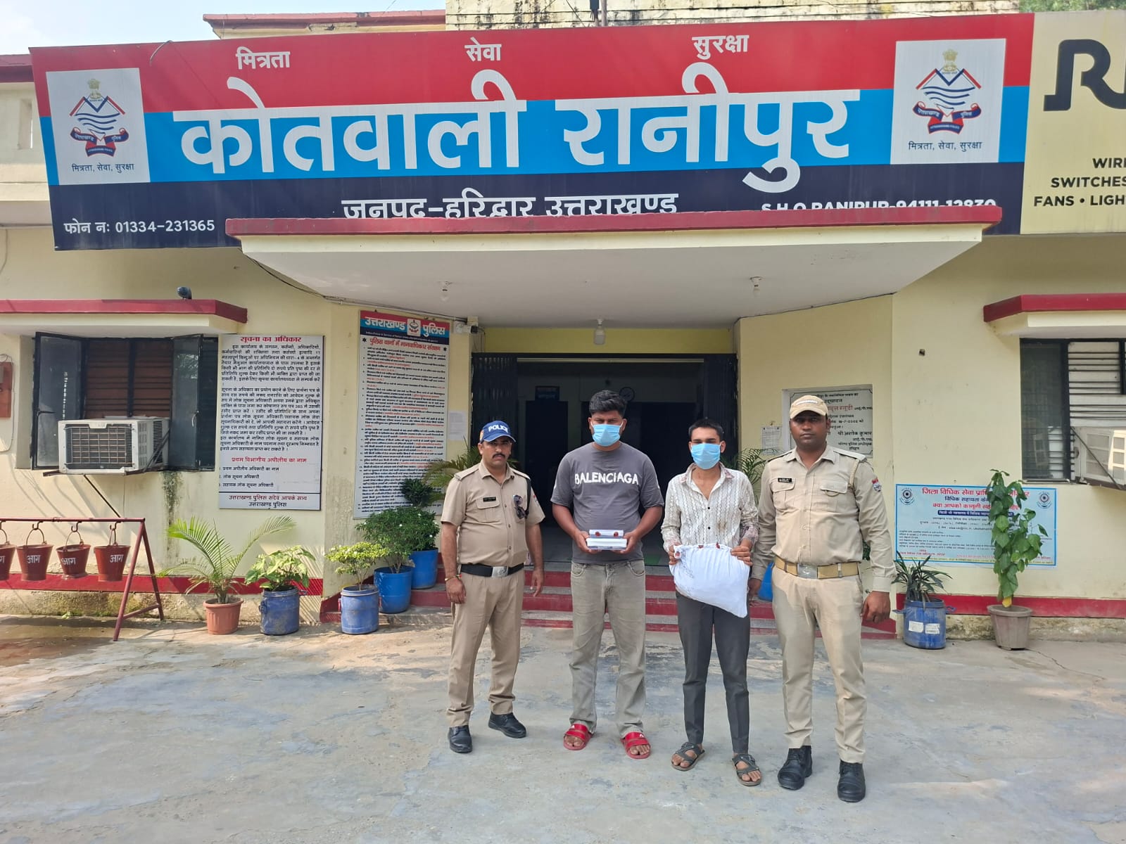 नशे की खेप के साथ दो तस्कर गिरफ्तार, 2.20 किलो गांजा बरामद